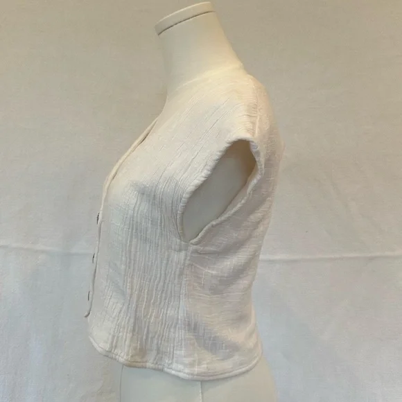 Rhythm White Textured Button-Front Crop Top - Picture 2 of 4